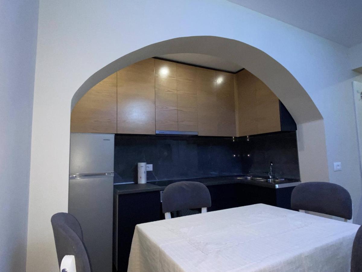 Komatas Modern Apartments In Bllok Area Tirana Buitenkant foto