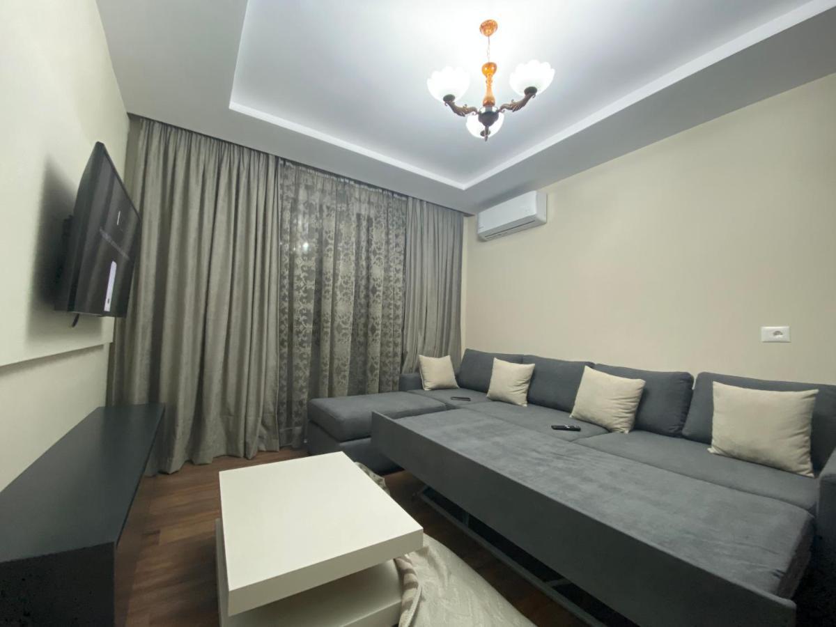 Komatas Modern Apartments In Bllok Area Tirana Buitenkant foto